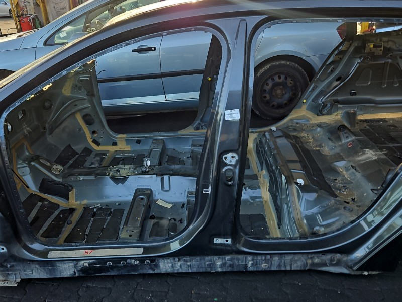 Próg lewy SŁUPEK ŚRODKOWY B Ford Focus Mk4 kombi 5d BJ