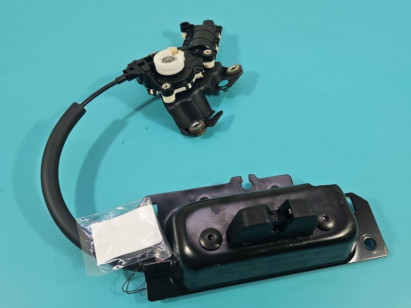 Zamek klapy tył 9804404180 Citroen C4 Grand Picasso II 13-22 HB Zamek klapy tył 9804404180 Citroen C4 Grand Picasso II 13-22 HB