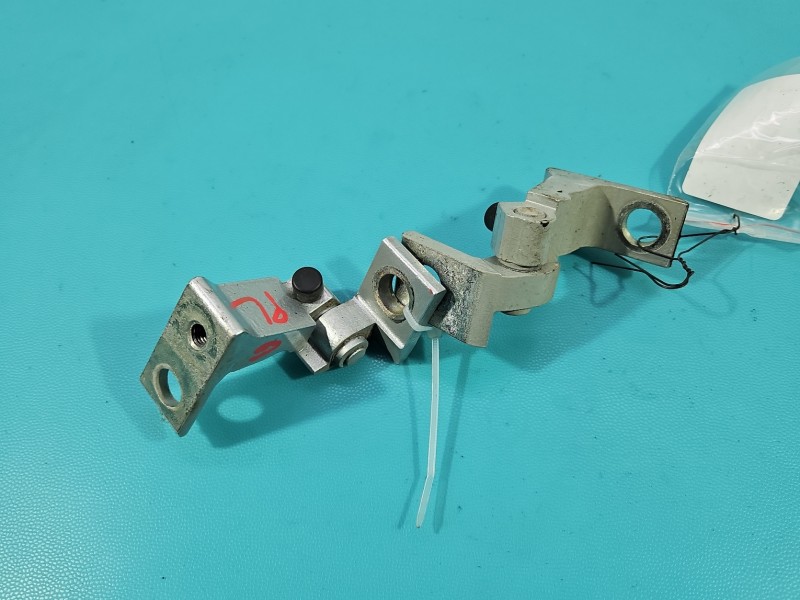 Zawias drzwi przód lewy Skoda Scala 2019-