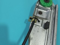 Podnośnik przód prawy SZYBY WINDA 128001031 Renault Master III 10-24 Europejska, Uszkodzone mocowanie linki 5d HB