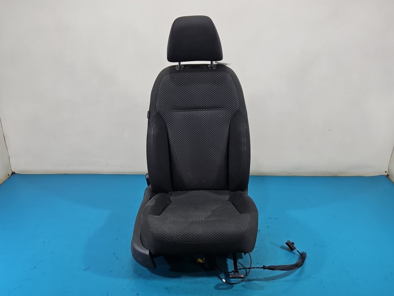 Fotel prawy przód pasażera Vw Jetta VI 4d EUROPA