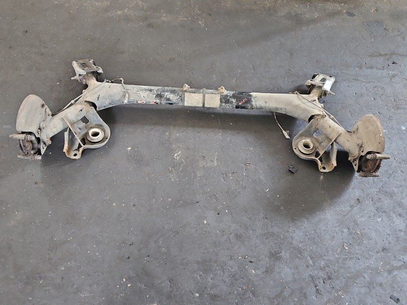 Tylna belka oś tył Citroen C4 II 1.6 16V Tylna belka oś tył Citroen C4 II 1.6 16V