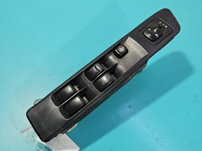 Przełącznik szyb Mitsubishi Pajero Pinin Mitsubishi, odprysk na przycisku EU