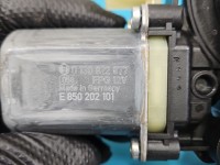 Podnośnik przód prawy SZYBY WINDA Vw Tiguan II 16- Volkswagen, 2pin 0130822077, 5Q0959801C 5d HB