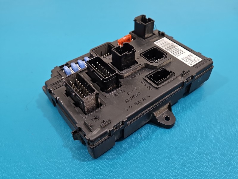 Sterownik moduł BEZPIECZNIKÓW Citroen Berlingo II S180085004F