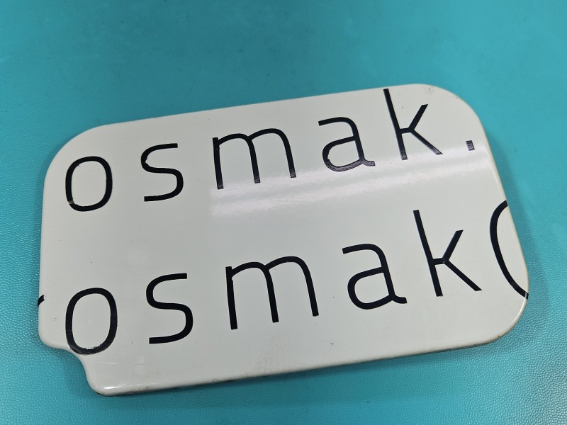 Klapka wlewu paliwa Dacia Dokker biały, Producent części: Dacia, Europejska, Kod lakieru: DV369, naklejka rysy BIAŁY DV369