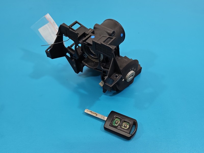 Stacyjka KLUCZYK WKŁADKA Opel Meriva A 13144390, 90589313