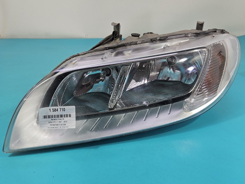 Reflektor lewy lampa przód VOLVO V70 III EUROPA 31420019