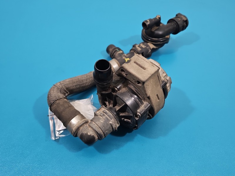 Pompka obiegu wody pompa Peugeot 3008 II 1.6 T hybrid4 0392024018