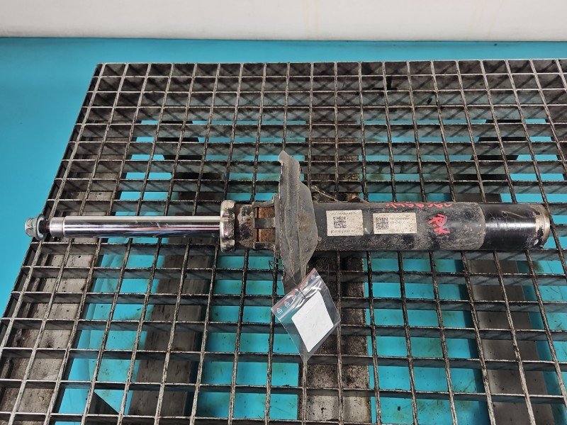 Amortyzator przód prawy przedni Skoda Octavia III