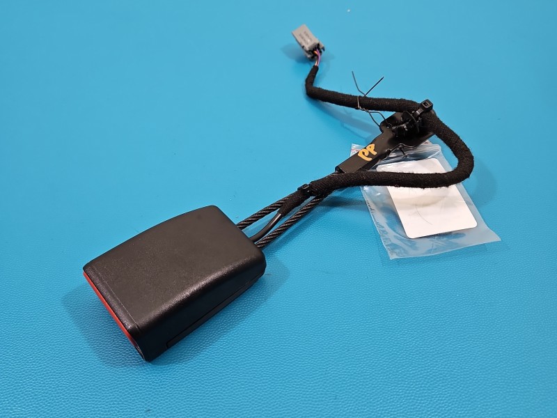 Pas bezpieczeństwa przód prawy pasażera Maserati Quattroporte VI 13- 670016904