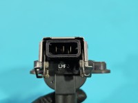 Cewka zapłonowa Audi A8 D2 058905105 4.2 V8 Producent części: Audi, Europejska, 4szt. Uszkodzona osłona gumowa na jednej cewce