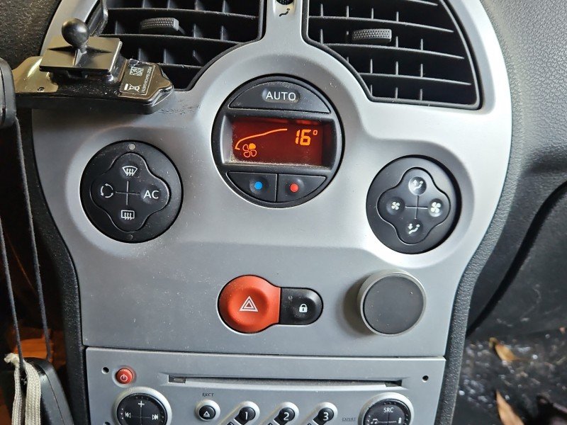 Konsola panel nawiewu Renault Modus 8200563524
