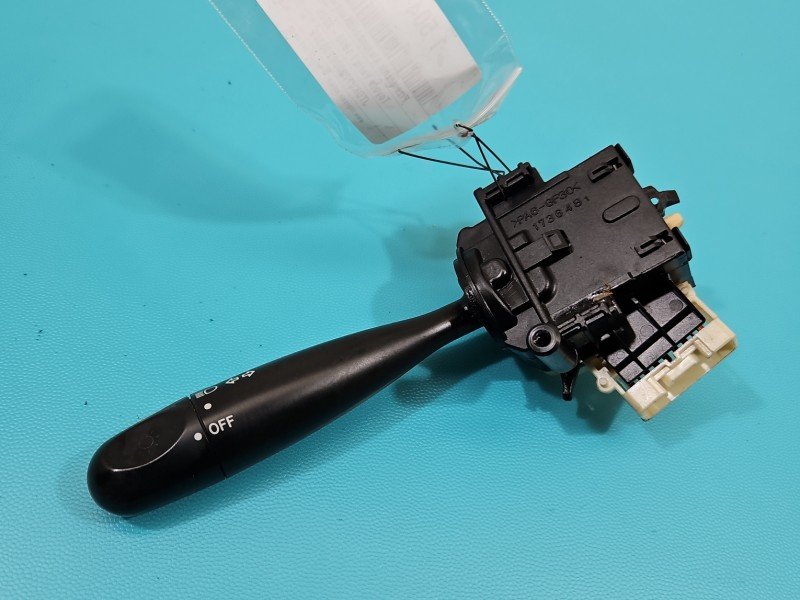 Przełącznik kierunkowskazów świateł Toyota Yaris I 1736481