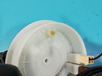 pompka Pompa paliwa Nissan Qashqai I J10 06-13 1.6 16V KR16 17040JD01A Uszkodzona plastikowa obudowa