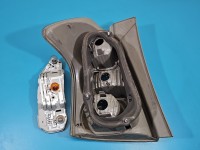 Lampa tył prawa TOYOTA, FARBA / LIFT 07-09 / Z LISTWĄ ŻARÓWKOWĄ Toyota Corolla Verso II HB