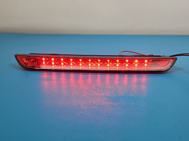 TRZECIE ŚWIATŁO STOP STOPU Opel Grandland HB