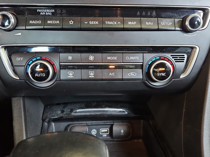 Konsola panel nawiewu Kia Optima IV 15-20 97250-D4XXX