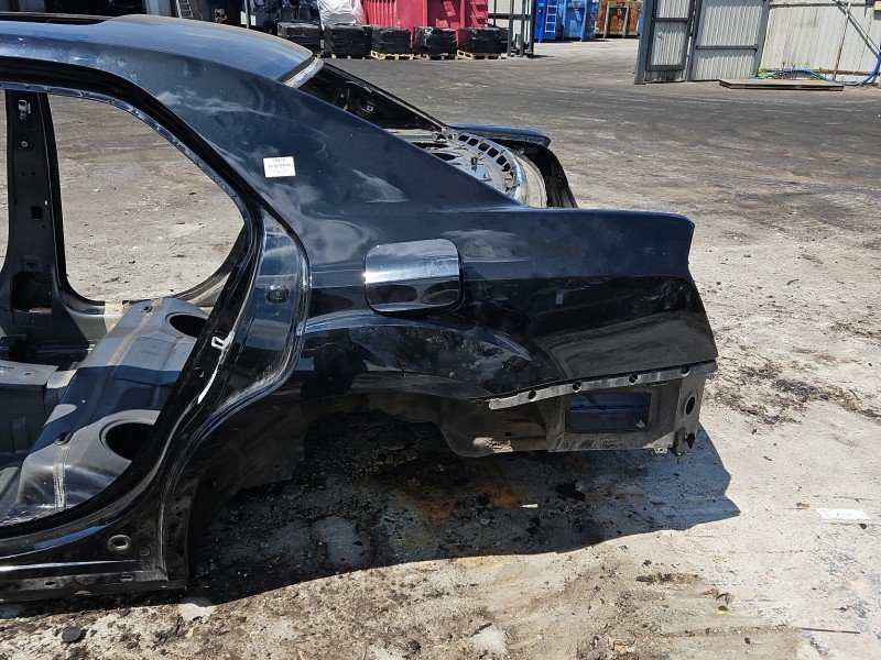 Błotnik tył lewy Lancia Thema II 11-14 ćwiartka czarny PX8