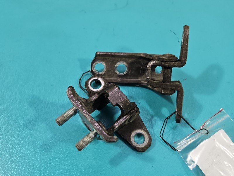 Zawias drzwi tył prawy Peugeot 4007 Zawias drzwi tył prawy Peugeot 4007