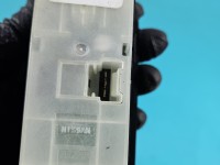 Przełącznik szyb Nissan Qashqai I J10 06-13 Europejska EU 25401BR00B