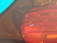 Lampa tył prawa Producent części: BMW, wytopiona obudowa. Pęknięcie Z LISTWĄ ŻARÓWKOWĄ COMPACT Bmw e46 HB