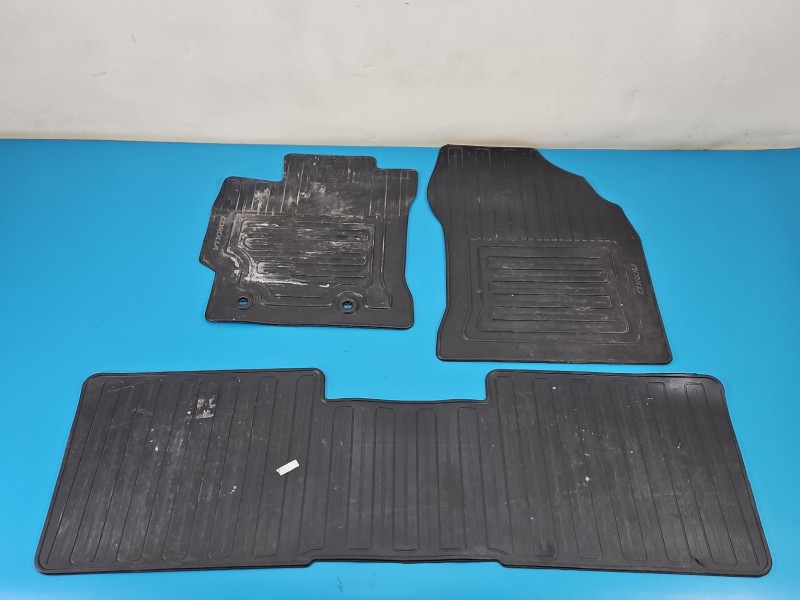 Dywaniki komplet Toyota Corolla E16 E18 13-