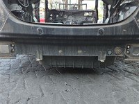 Pas tylny podłoga bagażnika Mercedes W205 wanna sedan ćwiartka