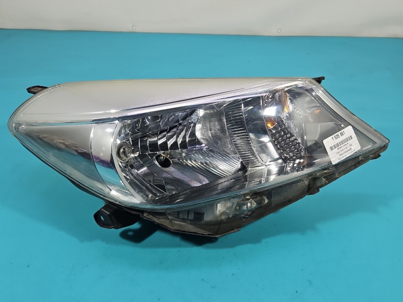Reflektor prawy lampa przód Toyota Yaris III EUROPA