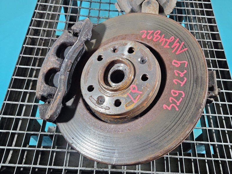 Zwrotnica lewa piasta przód 2.0 D4D Toyota Proace I 13-16 Zwrotnica lewa piasta przód 2.0 D4D Toyota Proace I 13-16
