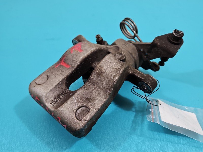 Zacisk tył prawy Alfa romeo 147 1.9 jtd HB Zacisk tył prawy Alfa romeo 147 1.9 jtd HB