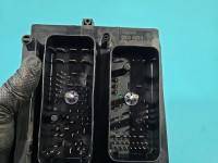 Skrzynka bezpieczników Opel Zafira B 13206754