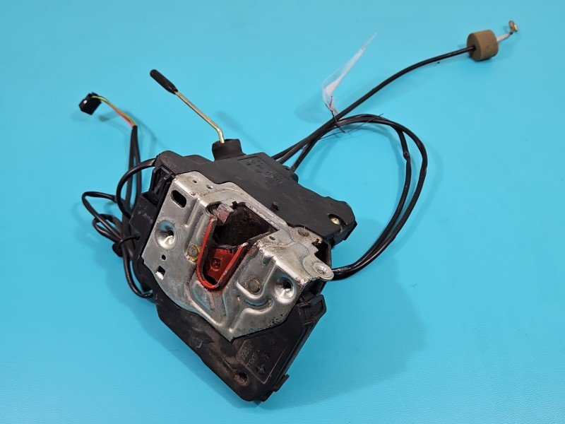 Zamek przód lewy 2037200135 Mercedes W203 EUROPA Mercedes, 5 pin + 3PIN