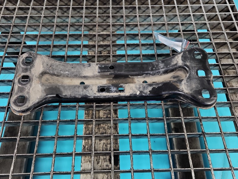 Łapa skrzyni biegów Mercedes W204 2.2 CDI A2042420501