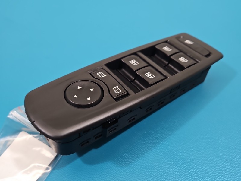 Przełącznik szyb Renault Laguna III 809610007R Rysy. EU