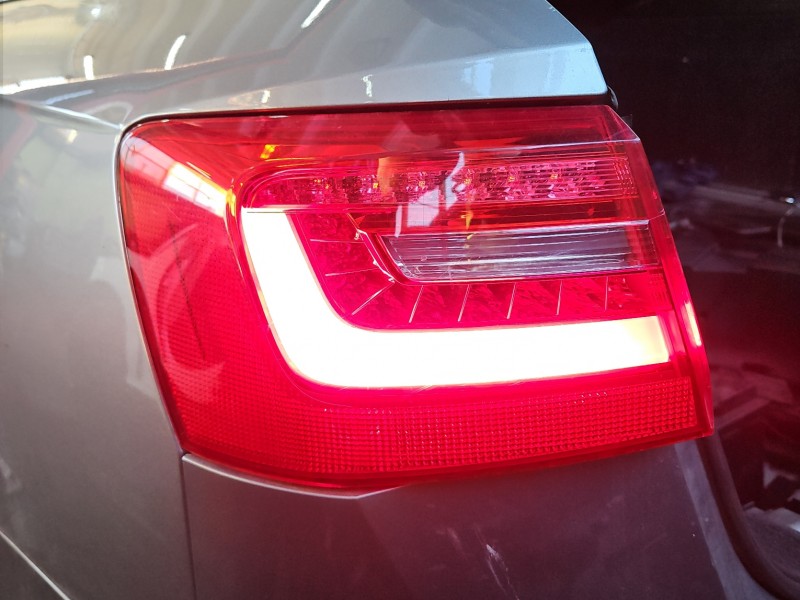 Lampa tył lewa Producent części: Audi, LED Z BŁOTNIKA 11-14 AUDI A6 C7 kombi