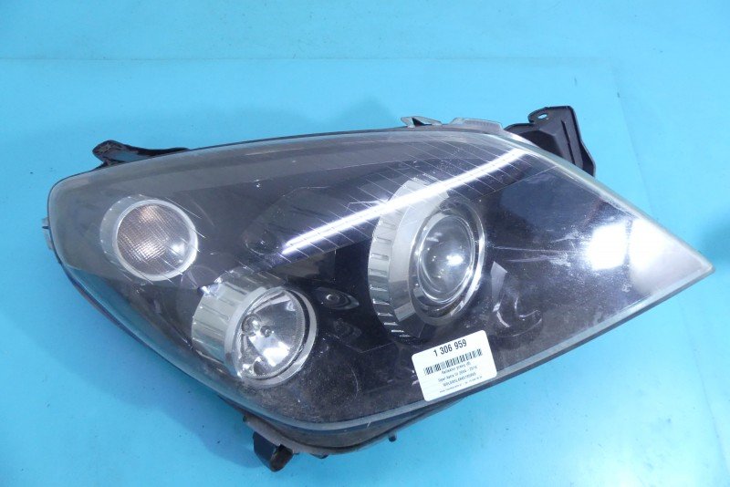 Reflektor prawy lampa przód Opel Astra III H EUROPA