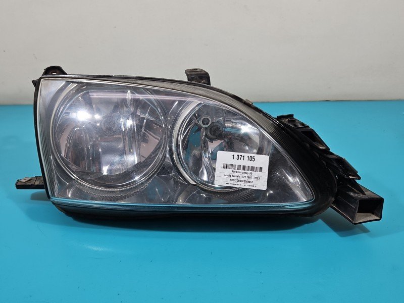 Reflektor prawy lampa przód Toyota Avensis I T22 EUROPA