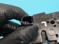 Zamek maski 2pin. Lewy 3V0823509B Skoda Superb III