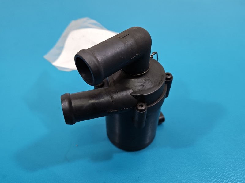 Pompka obiegu wody pompa Vw Passat B6 1.9 tdi 9031194B