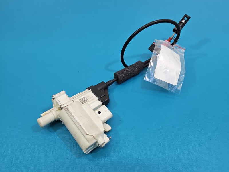 Zamek przód lewy A2227601300 Mercedes W222 EUROPA Mercedes, Dociąg. 4pin