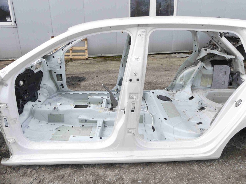 Słupek lewy Skoda Rapid 1.4 tdi Słupek lewy Skoda Rapid 1.4 tdi