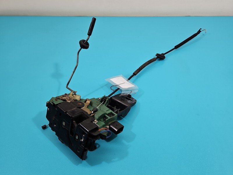 Zamek przód lewy 3B1837015Q Vw Passat B5 EUROPA Volkswagen, 8pin