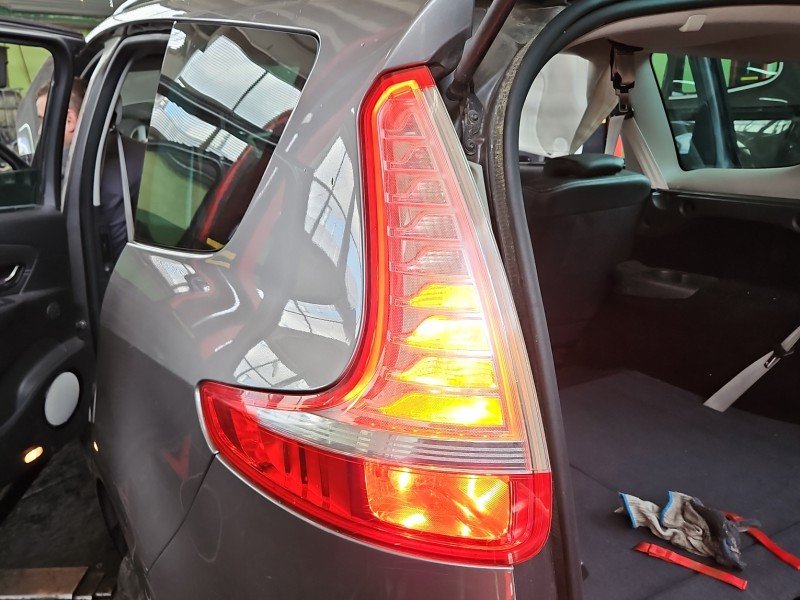 Lampa tył lewa Renault Scenic III HB