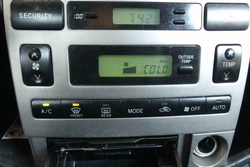 Konsola panel nawiewu Toyota Corolla Verso I 88650-13030