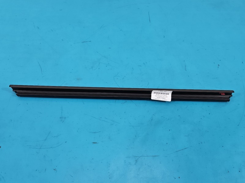 Uszczelka drzwi tył lewa Jeep Cherokee KL