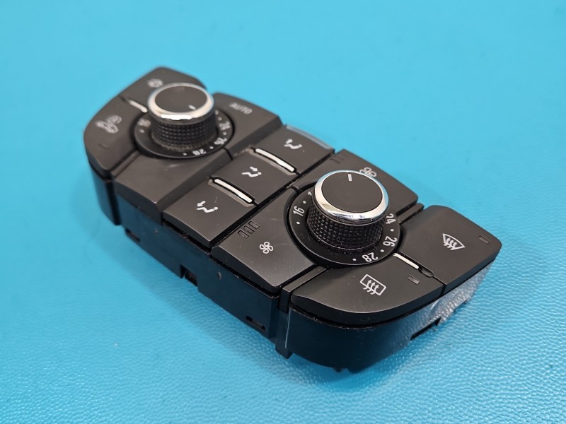 Konsola panel nawiewu Opel Astra IV J 13346098