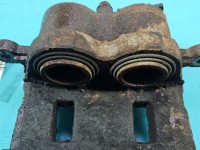 Zacisk przód prawy Hyundai Santa Fe I 2.4 16V