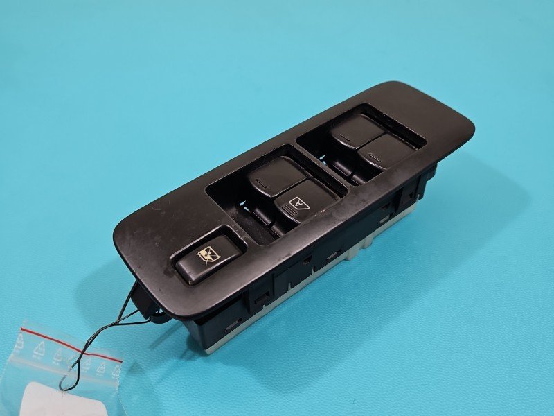 Przełącznik szyb Nissan Qashqai I J10 06-13 EU Przełącznik szyb Nissan Qashqai I J10 06-13 EU