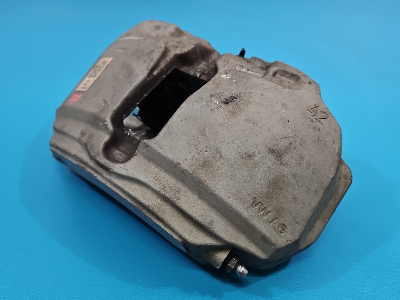 Zacisk przód prawy Audi A4 B9 2.0 tdi DET